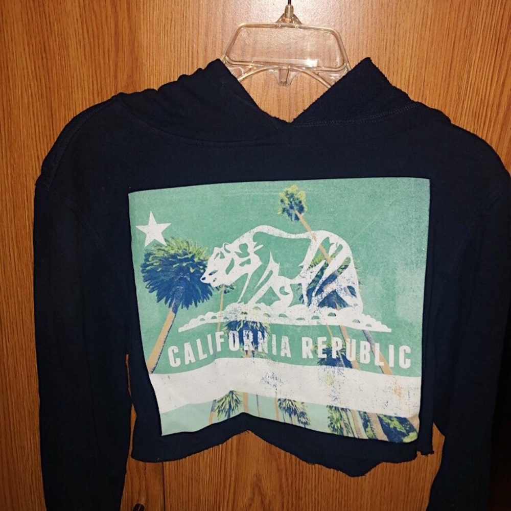 Women’s Cropped Hoodie